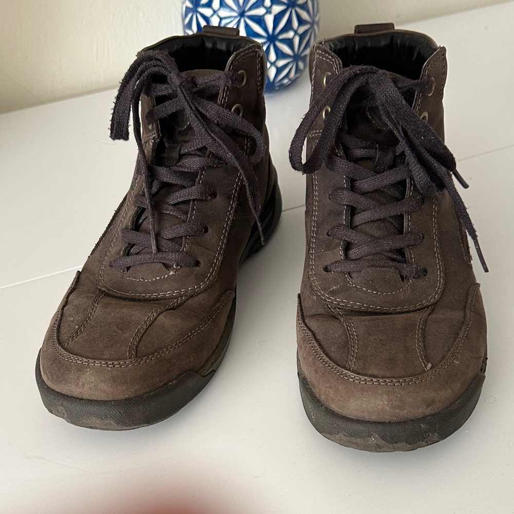 Olukai Men's Brown Suede Lace-Up Gore-Tex Lined Boots